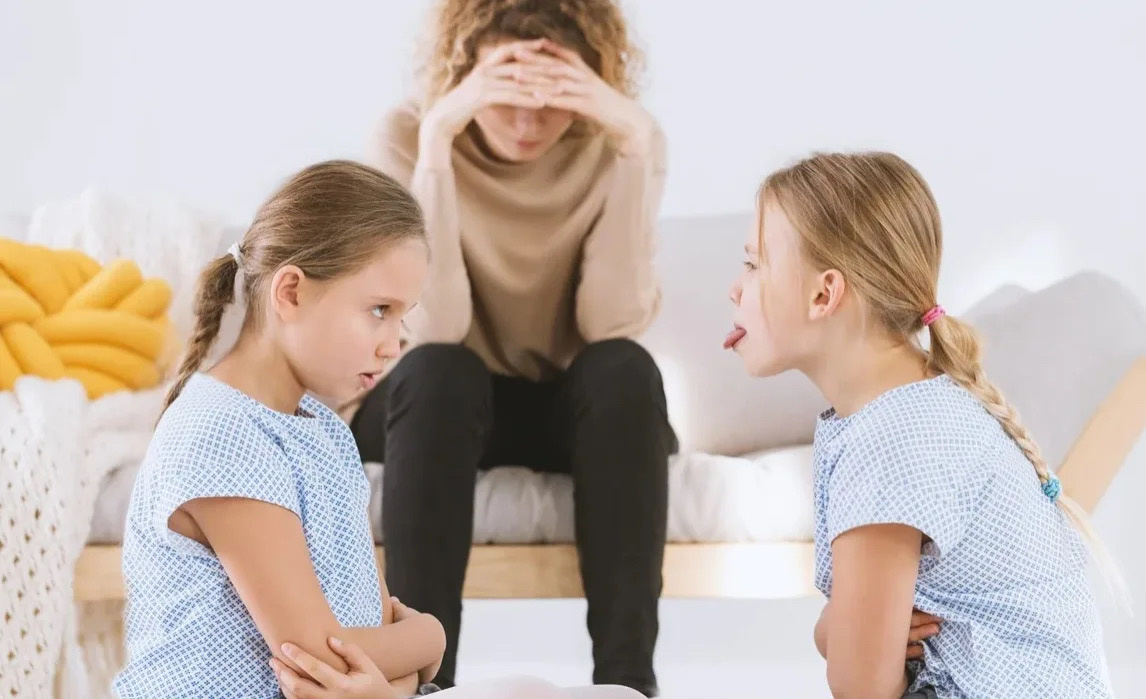 Как справиться с детской ревностью: взгляд на отношения между сиблингами