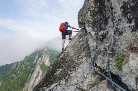 Зависимость от адреналина: Почему люди ищут острые ощущения?